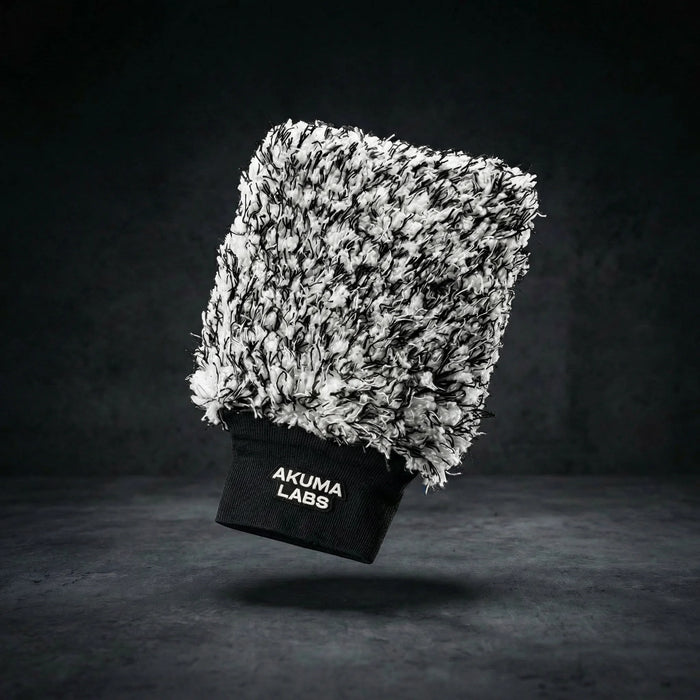 Yamako microfibre car wash mitt with Akuma Labs cuff